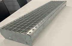 Roostertrede gegalvaniseerd